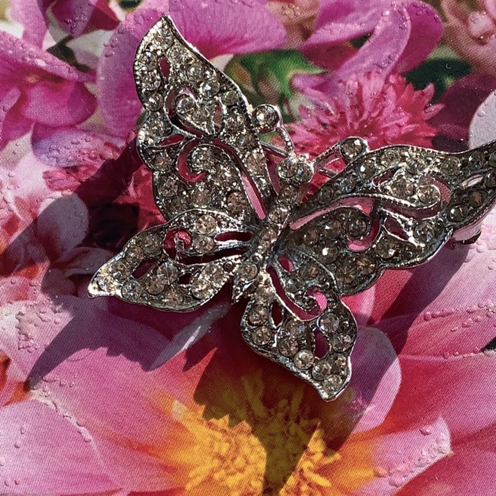 VINTAGE “HEDY” BUTTERFLY 🦋 PIN BROOCH, Signed. Pave Set Clear Rhinestones.